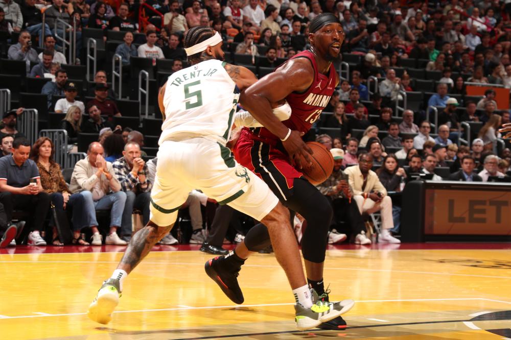 70588名现场观众,国足还是输了!王大雷出现重大失误黄油手,本人回应:那.