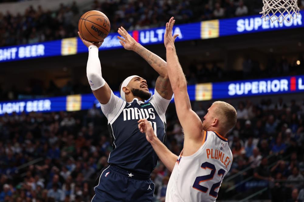 利拉德赛季报销!雄鹿信任危机曝光,字母哥想离队,三大下家出炉.