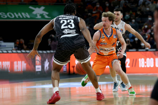 通过细致的 通过细致的