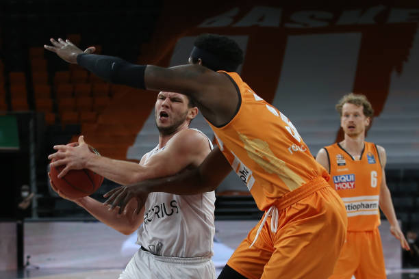 中游刃有余 中游刃有余